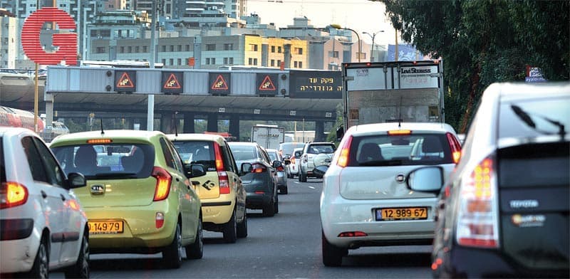 Paul Gas in Neutral: All the reasons why Israelis are stuck in endless traffic jams 200 hours a year